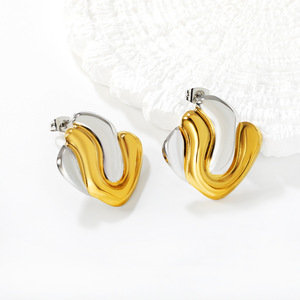 Boucles d'oreilles clous géométriques colorées en alliage de zinc, bijoux de fête tendance, design irrégulier, haut de gamme, doré argenté 18 carats - Product Image 3