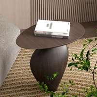 Table d'appoint en galets organiques avec plateau en verre, base en fibre de verre, finition noyer foncé, style Wabi Sabi, table d'angle pour salon, villa, Ecktisch