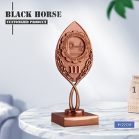 Trophée personnalisé en métal moulé moderne, forme de feuille, plaqué or, récompense annuelle pour les réalisations, 75*80*203mm, 0.7kg