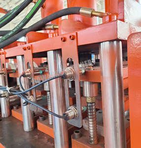 Barrière de protection routière et rouleau de garde-corps formant la machine Shape-M avec composants de noyau de moteur de roulement de vitesse pour une utilisation sur le toit - Product Image 5