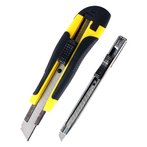 Couteau utilitaire Chkl en acier inoxydable avec lames amovibles, manche jaune, pour la maison, le bureau, les travaux de bricolage et les tâches de découpe - Product Image 1