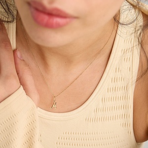 Collar con Colgante de <span class=keywords><strong>Letra</strong></span> Inicial <span class=keywords><strong>Cursiva</strong></span> en Plata de Ley 925 Chapada en Oro, el Más Vendido de Lyburchi en <span class=keywords><strong>2022</strong></span> - Product Image 4