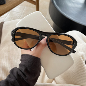 แว่นกันแดดทรงสี่เหลี่ยมเต็มกรอบ คุณภาพสูง UV400 ปี 2025 ดีไซน์หรูหรา สวมใส่สบายสำหรับผู้หญิง - Product Image 3