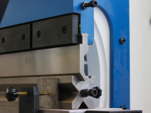 Dobladora automática del hierro del freno de <span class=keywords><strong>la</strong></span> prensa del CNC del precio competitivo de BEKE de <span class=keywords><strong>Almaco</strong></span> - Product Image 4