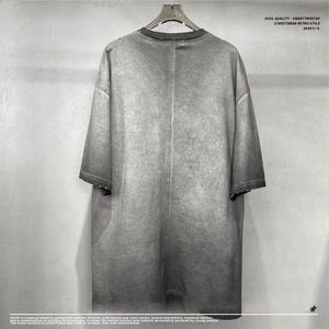 เสื้อยืดคอกลมแขนสั้นทรงหลวมของผู้ชายมีรูตัดด้านข้างสีป้องกันการทอด - Product Image 2