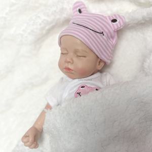 Muñeca Bebé Prematura <span class=keywords><strong>de</strong></span> <span class=keywords><strong>Silicona</strong></span> Suave <span class=keywords><strong>de</strong></span> Platino Completo <span class=keywords><strong>de</strong></span> 31 cm y 12 Pulgadas, Hecha a Mano, con Boca Abierta y Aspecto Realista - Product Image 5