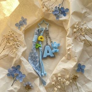 Porte-clés Ours Alphabet Bleu Imprimé en 3D avec Ruban Floral et Fermoir Étoile, Breloque de Sac en PLA, Accessoire Y2K Balletcore Doux et Cool, Cadeau Personnalisé - Product Image 5