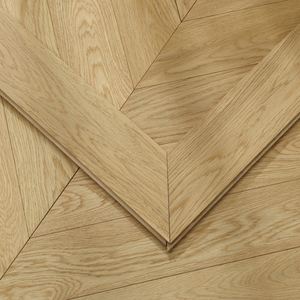Plancher en bois véritable multicouche T&G en teck, qualité AB, 20 mm 18 mm, avec revêtement en poudre antimicrobien IEC62321, motif chevron, pour hôtel - Product Image 2