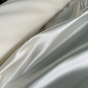 <span class=keywords><strong>Satin</strong></span> de soie Duchess, <span class=keywords><strong>satin</strong></span> de soie <span class=keywords><strong>blanc</strong></span> 26,5 mm pour robe de mariée en soie - Product Image 3