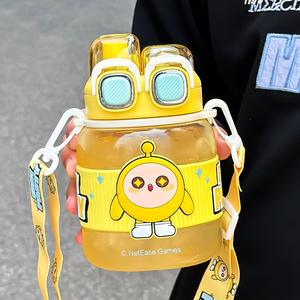 Botella de agua para niños Egg Party de 500 ml con doble pajita y boquilla para beber directamente, diseño de dibujos animados para uso escolar y al aire libre. - Product Image 2