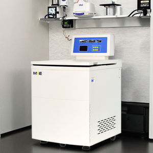 Centrífuga Refrigerada <span class=keywords><strong>de</strong></span> Pie <span class=keywords><strong>de</strong></span> Gran Capacidad 6*1200 ml y Baja Velocidad 6000 rpm <span class=keywords><strong>para</strong></span> <span class=keywords><strong>Bolsas</strong></span> <span class=keywords><strong>de</strong></span> <span class=keywords><strong>Sangre</strong></span> Triples <span class=keywords><strong>de</strong></span> 6*500 ml <span class=keywords><strong>para</strong></span> Laboratorios - Product Image 1