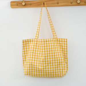 Sac fourre-tout classique en toile à carreaux, léger, avec longues bandoulières, doublure crème et poche intérieure - Product Image 5