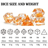 Lot de 7 dés polyédriques DND en résine, écologiques, à bords vifs, remplis de sable orange liquide, avec étui cadeau pour D&D RPG