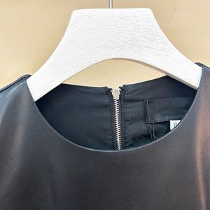 Женское платье из искусственной кожи с коротким рукавом и расклешенным подолом - Product Image 5