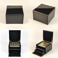 Boîte à chocolats en bois avec texture carbone personnalisée, doublure en velours, tiroir multicouche et charnière métallique pour l'emballage de friandises du Ramadan et de l'Aïd