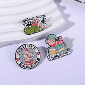 Broches en émail mignonnes pour les amoureux des livres, certifiées Bookworm, broche fantaisie, badge de revers, accessoires, stock en vrac - Product Image 2
