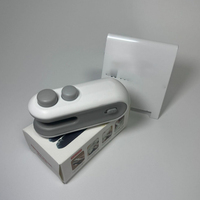 Scelleuse automatique mini Yun moderne avec bouton-poussoir pour sceller les sachets de snacks en plastique, étanche à l'humidité, usage domestique, longue durée de vie de la batterie
