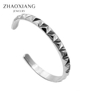 Bracelets Joncs Classiques pour Femmes en Acier Inoxydable, Bijoux Tendance 2024, Bracelet en Titane pour Hommes – Vente en Gros - Product Image 1