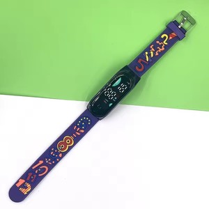 Reloj LED Creativo Nuevo al por Mayor, Reloj Digital de Plástico con Pantalla Táctil, Diseño Ovalado y de Dibujos Animados, para Niños y Niñas - Product Image 6