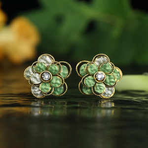 Pendientes de Moda con Diseño de Flor Verde en Acero Inoxidable 316L con Baño de Oro PVD y Cristal en el Centro para Mujer - Product Image 3