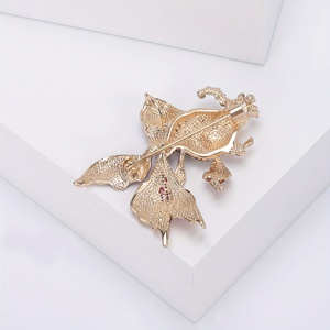 Bijoux de luxe à la mode pour femmes, élégante broche en strass en forme de <span class=keywords><strong>poisson</strong></span> <span class=keywords><strong>rouge</strong></span>, accessoires vestimentaires neutres - Product Image 5