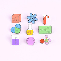 Bros Pin Logam Paduan Elemen Kimia Cetak UV Kreatif dan Personal, Pin Enamel Keras Anime Bentuk Geometris