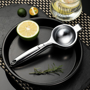 <span class=keywords><strong>Presse</strong></span>-agrumes manuelle en acier inoxydable de grande taille et <span class=keywords><strong>presse</strong></span>-citron - Marque REWOOD - Facile à nettoyer - Product Image 6