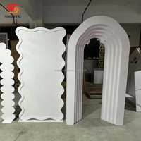 Backdrop PVC 3D Ripple Putih Kustom Halus Bertingkat untuk Dekorasi Pernikahan dan Pesta Ulang Tahun