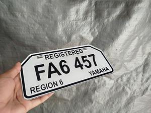 Protector de Matrícula Acrílico Personalizado de 3 mm de Grosor, Moldeado Rotacional, Corte Láser, Duradero, Ligero, Resistente a Arañazos e Impactos - Product Image 2