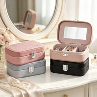 Boîte à bijoux portable matelassée de style nordique en PU, anti-oxydation, design compact, 15*15*7cm, étui de rangement de voyage pour bagues pour femmes