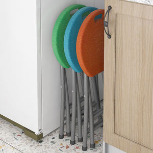 Taburete Plegable de Plástico 48x33x30 Cm Diseño Minimalista Uso en Interiores y Exteriores - Product Image 2