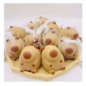 Edición Especial de Navidad, Set de Mega Squishy de Capibara Ecológico de TPR, Paquete Kawaii Divertido para Niños, Set de Regalo para Aliviar el Estrés - Product Image 1