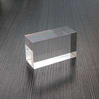 Bloc de présentation en acrylique transparent solide, support en cube d'acrylique transparent pour la présentation de bijoux, bagues et diamants, taille personnalisée OEM disponible