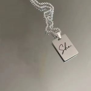 थोक स्टेनलेस स्टील वैयक्तिकृत आभूषण कस्टम उत्कीर्ण वह हार महिलाओं के उपहार के लिए सरल आयताकार लटकन हार - Product Image 2