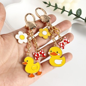 Porte-clés en peluche de canard animal de dessin animé mignon et frais, avec mousqueton en alliage, forme 3D, nœud papillon coloré effet goutte d'huile, œuf frit, pour sac de couple - Product Image 4
