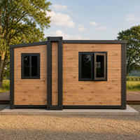 Casa Contenedor Plegable Expandible con Aspecto de Madera, Vista Frontal, para Glamping y Alojamiento Temporal