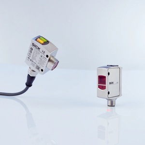 Télémètre laser industriel SICK avec écran et boutons de commande pour applications de mesure de précision - Product Image 3
