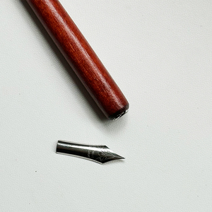 Caneta de tinta de caligrafia de madeira natural - Product Image 2