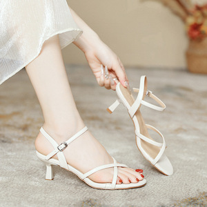 Sandales à talons aiguilles Tiyo pour femmes, style romain, à brides croisées, bout ouvert, en PU, avec boucle, sans talon, chaussures d'été - Product Image 4