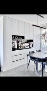 Meuble de rangement décoratif en bois massif, design minimaliste moderne, pour salon, salle à manger, chambre, cuisine, marque Zensinc - Product Image 2