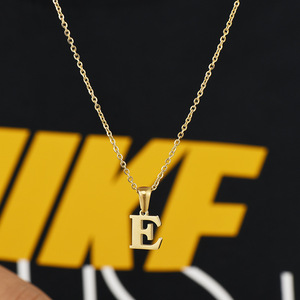 Abalorio colgante de letra inicial de moda para collar de letra <span class=keywords><strong>L</strong></span> inicial del alfabeto de acero inoxidable de 2017 - Product Image 2