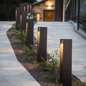Lampadaire décoratif pour jardin en acier Corten, éclairage moderne extérieur ou intérieur, boîte à lumière en métal - Product Image 3