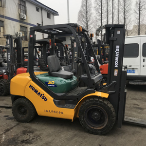Montacargas Diésel Usado Japonés para Komatsu FD30-14 de 3 Toneladas, Máquina en Nueva Condición con Motor Diésel Original para Construcción - Product Image 2