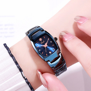 Reloj de pulsera ligero para mujer, nuevo y moderno, con incrustaciones de diamantes, compacto, con correa de acero. - Product Image 4