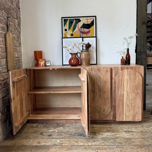 Aparador de 4 Puertas de Madera de Acacia, Elegante y Resistente, con Amplio Interior, Diseño Elegante, Perfecto para Organizar - Product Image 3