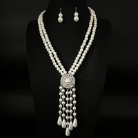 Collier de perles goutte d'eau, luxe léger, style palais rétro de niche, robe de mariée, collier à pampilles exagérées