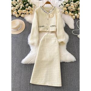 Toptan kış 2026 yeni moda ve şıklık, zarif tüylü kollu pullu tüvit sade kaban uzun etek kadın takımı - Product Image 4