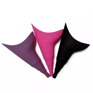 อุปกรณ์ช่วยปัสสาวะแบบพกพาสำหรับผู้หญิง ทำจากซิลิโคน เหมาะสำหรับการเดินทาง ท่องเที่ยว โรงแรม และตั้งแคมป์ สะดวกสบาย - Product Image 3