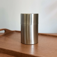 Boîte de rangement minimaliste en acier inoxydable pour poudre de matcha, ronde, avec couvercle intérieur