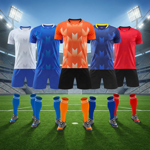 Uniforme de Fútbol Masculino Más Vendido - Alta Calidad, Diseño y Logotipo Personalizables, Material de Poliéster Suave, Servicio OEM - Product Image 3